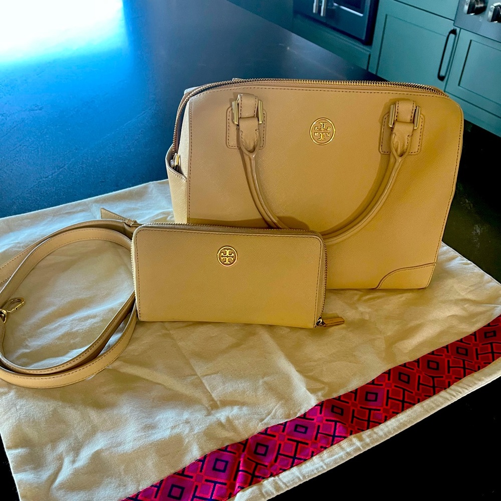 Tory Burch Robinson satchel with matching wallet in nude Saffiano leather.